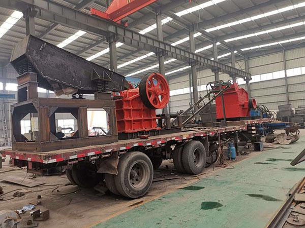 四川大型移動(dòng)破碎機(jī)圖片